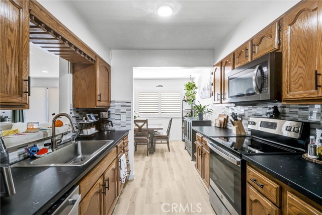 12400 Montecito Road, Seal Beach CA: https://media.crmls.org/medias/fbb195d2-01e6-42d1-8eb8-4f5e1a6638bd.jpg