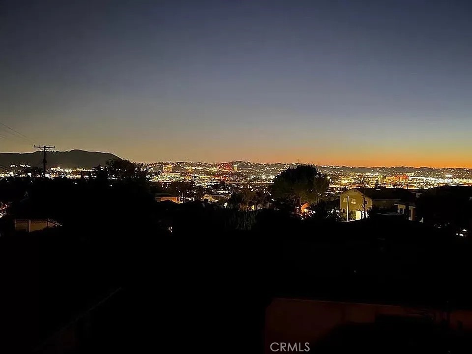 https://media.crmls.org/medias/fbb2b656-a9d2-4f72-b4c8-4af31533e447.jpg?preset=X-Large