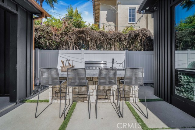 13463 Chandler Boulevard, Sherman Oaks, California 91401, 5 Bedrooms Bedrooms, ,4 BathroomsBathrooms,Residential Lease,For Rent,13463 Chandler Boulevard,CRSR24166099