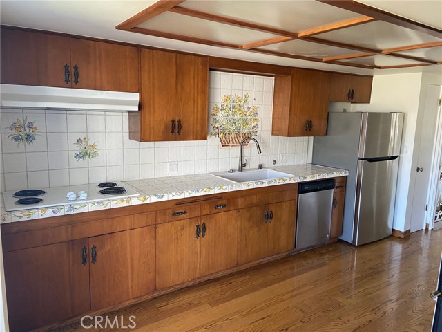 Detail Gallery Image 8 of 26 For 421 Avenue F, Redondo Beach,  CA 90277 - 3 Beds | 2 Baths