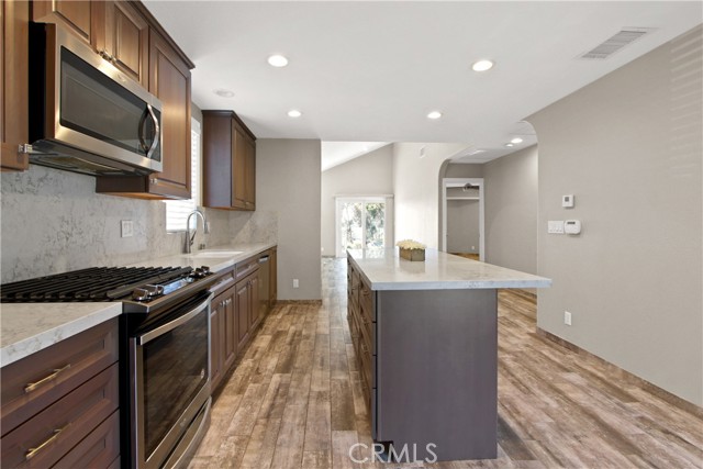 Detail Gallery Image 11 of 32 For 1 Sandflower Ct #1,  Newport Beach,  CA 92663 - 2 Beds | 2/1 Baths