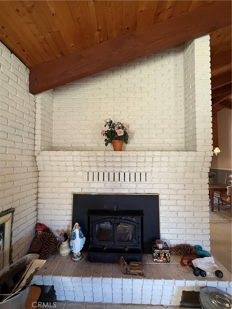 https://media.crmls.org/medias/fbb43356-44c9-4d0f-bcf2-724f04128c10.jpg?preset=X-Large