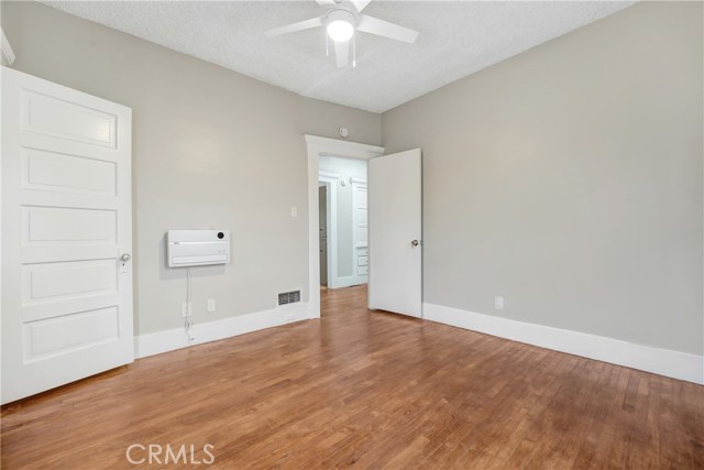 142 S Ardmore Avenue, Los Angeles CA: https://media.crmls.org/medias/fbb48220-4cfd-4fcc-8902-9787cae32f50.jpg