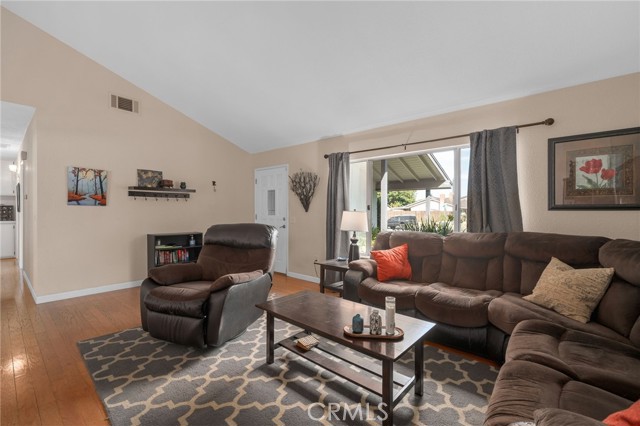 Detail Gallery Image 4 of 31 For 35167 San Carlos St, Yucaipa,  CA 92399 - 3 Beds | 2 Baths