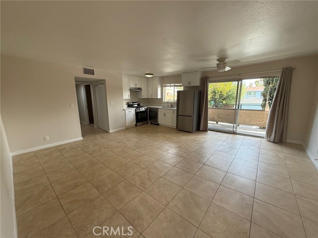Detail Gallery Image 1 of 12 For 419 E Sycamore St #D,  Anaheim,  CA 92805 - 2 Beds | 1/1 Baths