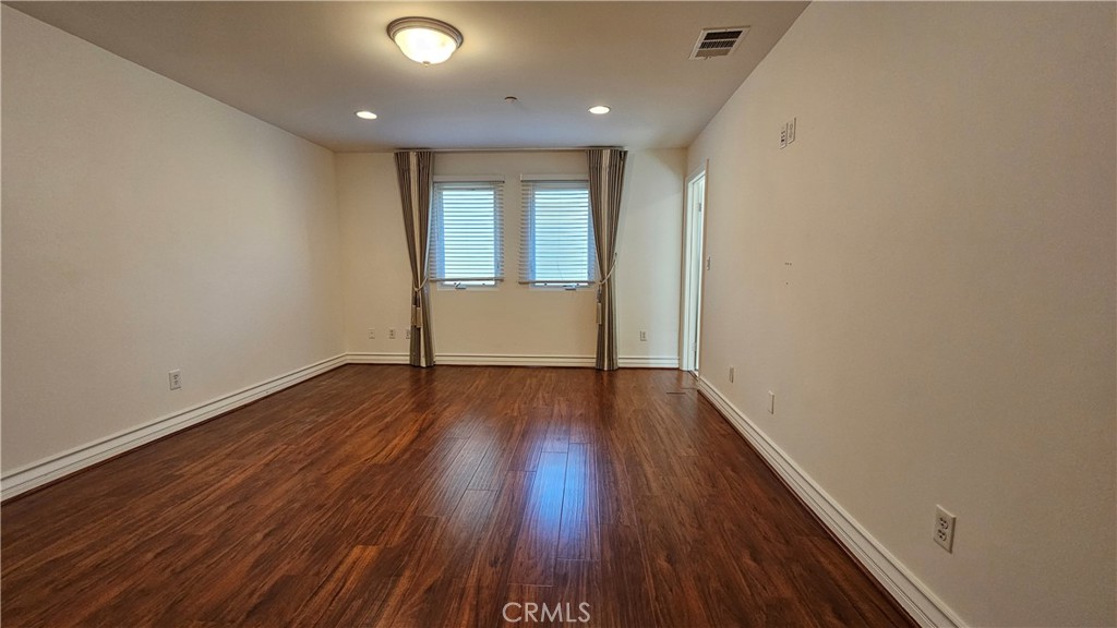 https://media.crmls.org/medias/fbb56875-4117-4f7d-9df7-2885283a0495.jpg?preset=X-Large