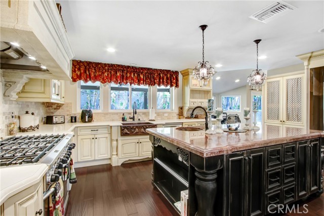 Detail Gallery Image 10 of 45 For 533 Woodhaven Ct, Upland,  CA 91786 - 4 Beds | 3/1 Baths