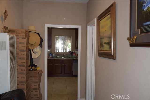 1935 Maine Avenue, Long Beach CA: https://media.crmls.org/medias/fbb678fe-8e72-4452-8341-80323ae90811.jpg