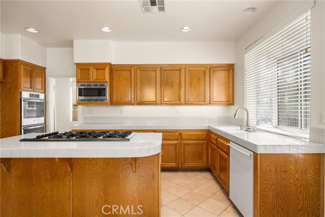 Detail Gallery Image 18 of 45 For 823 S Parkglen Pl, Anaheim Hills,  CA 92808 - 4 Beds | 3/1 Baths