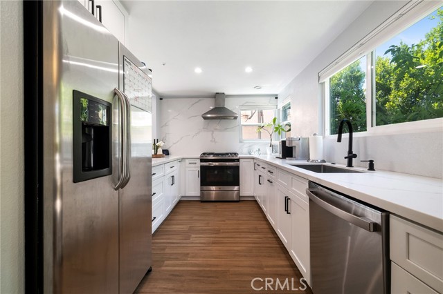 14300 Terra Bella Street, Panorama City CA: https://media.crmls.org/medias/fbb76828-43df-44c7-8959-3e449dd56a08.jpg