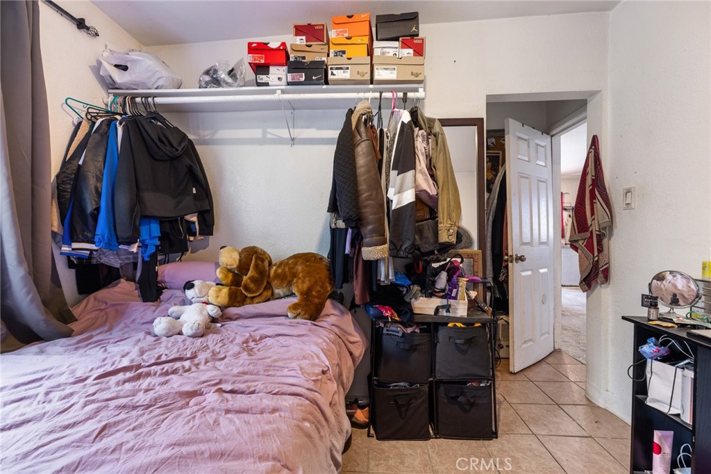 https://media.crmls.org/medias/fbb7aa37-c4f7-498b-bc08-b3b25be06feb.jpg?preset=X-Large