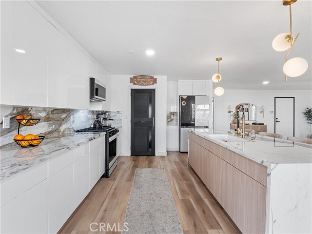 Detail Gallery Image 18 of 74 For 40646 27th St, Palmdale,  CA 93551 - 5 Beds | 4 Baths