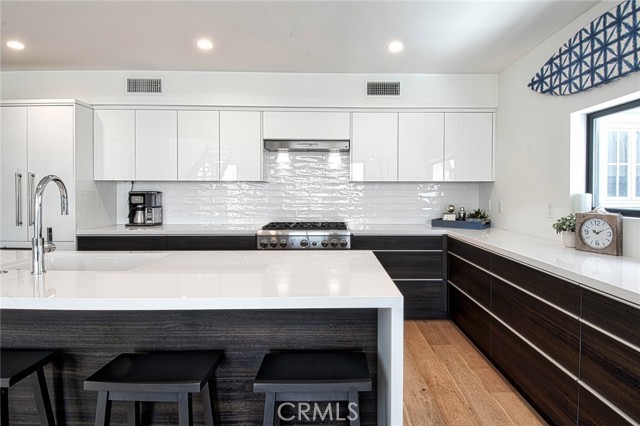 Detail Gallery Image 2 of 17 For 1045 W Balboa Blvd, Newport Beach,  CA 92661 - 3 Beds | 2/1 Baths