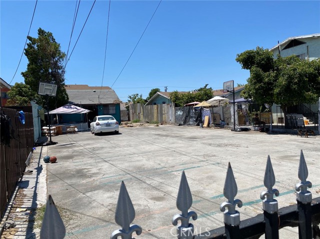 7533 Maie Avenue, Los Angeles CA: https://media.crmls.org/medias/fbba27bc-a9a6-419f-bf48-a53a991e8bd0.jpg