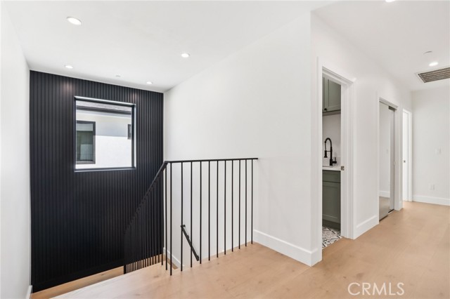 Detail Gallery Image 18 of 51 For 14931 Vose St, Van Nuys,  CA 91405 - 7 Beds | 6/1 Baths