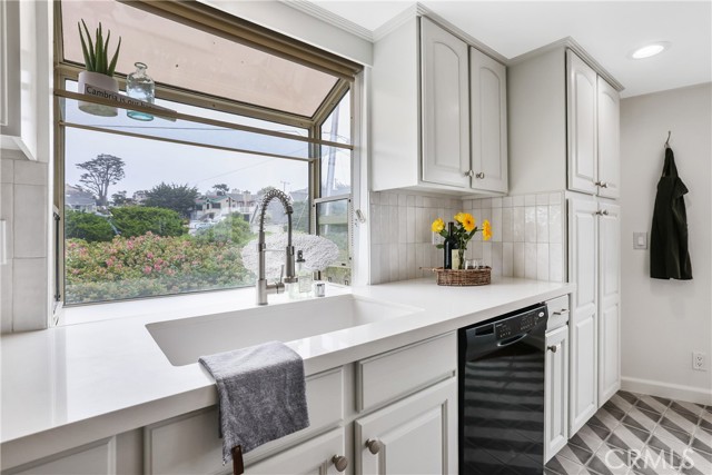 295 Plymouth Street, Cambria CA: https://media.crmls.org/medias/fbbb57e1-abb1-48a0-97a2-7d09c42f7be2.jpg