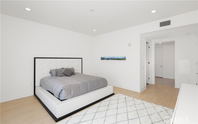 Detail Gallery Image 14 of 64 For 3700 Rivington, Irvine,  CA 92612 - 2 Beds | 2/1 Baths