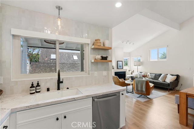 Detail Gallery Image 7 of 19 For 617 1/2 Acacia Ave, Corona Del Mar,  CA 92625 - 2 Beds | 2 Baths