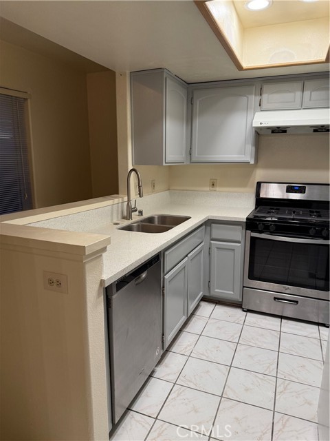 Detail Gallery Image 6 of 20 For 49 N Parkwood Ave #9,  Pasadena,  CA 91107 - 3 Beds | 2/1 Baths