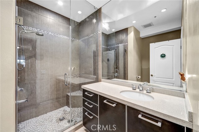 Detail Gallery Image 7 of 9 For 508 Glenwood #305,  Glendale,  CA 91202 - 2 Beds | 2 Baths