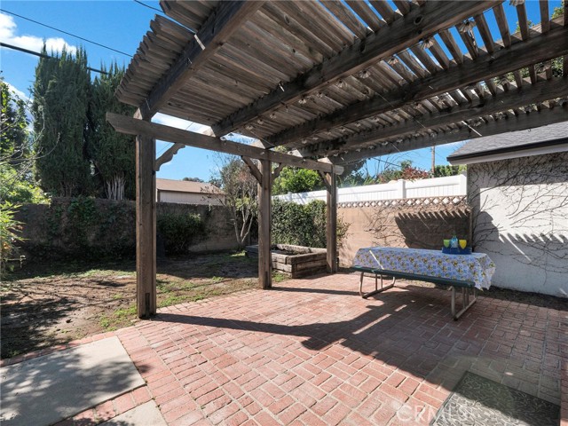 Detail Gallery Image 41 of 55 For 345 S Beachwood Dr, Burbank,  CA 91506 - 5 Beds | 3 Baths