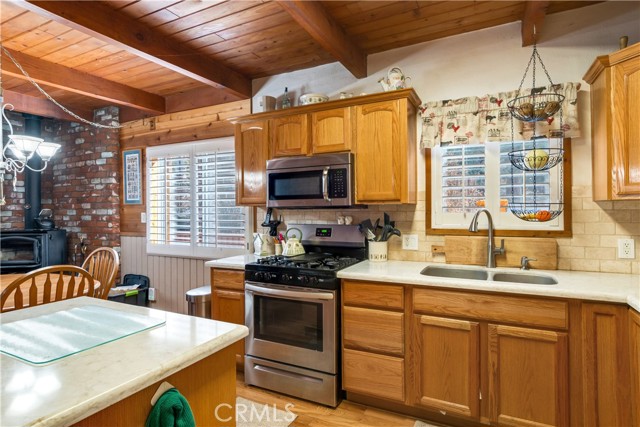 Detail Gallery Image 15 of 29 For 40300 Valley of the Falls Dr, Forest Falls,  CA 92339 - 3 Beds | 2 Baths