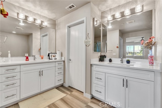 823 104 Anaheim Boulevard, Anaheim CA: https://media.crmls.org/medias/fbbe1de0-e42b-4db2-8bb1-e32d2e9405dc.jpg