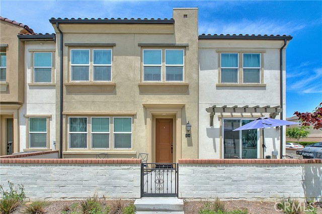 Detail Gallery Image 1 of 70 For 4120 S Bodega Way #14,  Ontario,  CA 91761 - 3 Beds | 2/1 Baths