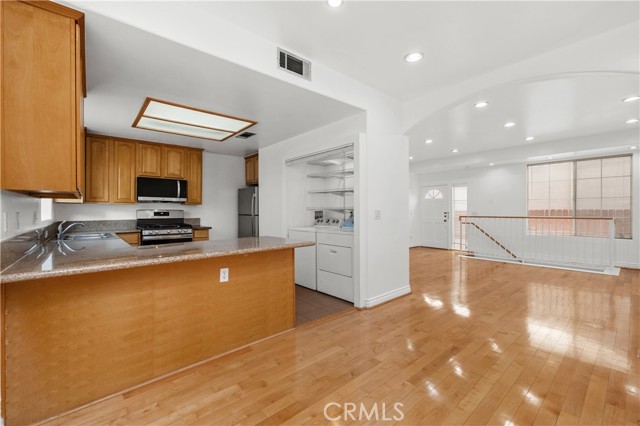 Detail Gallery Image 27 of 39 For 4838 Elmwood #7,  Los Angeles,  CA 90004 - 3 Beds | 3 Baths