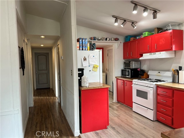 4047 Foothill Drive, Lucerne CA: https://media.crmls.org/medias/fbc09531-bc4b-44cf-9448-bed07b20ce97.jpg