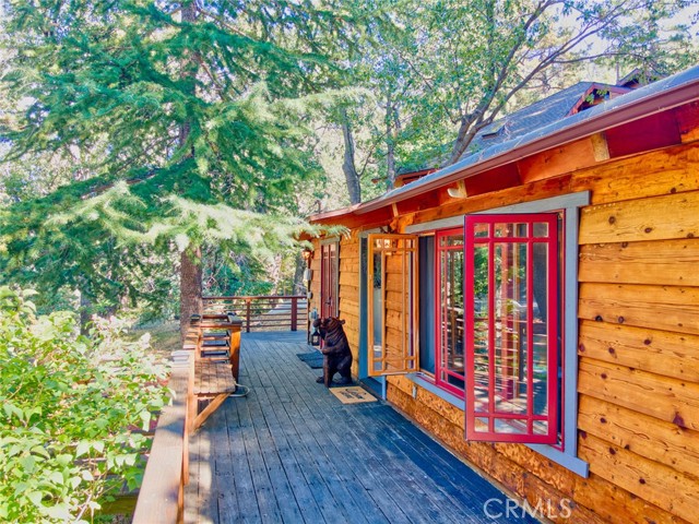 5475 Acorn Trail, Wrightwood CA: https://media.crmls.org/medias/fbc22406-0a74-435a-9b0e-fe7816b834ec.jpg
