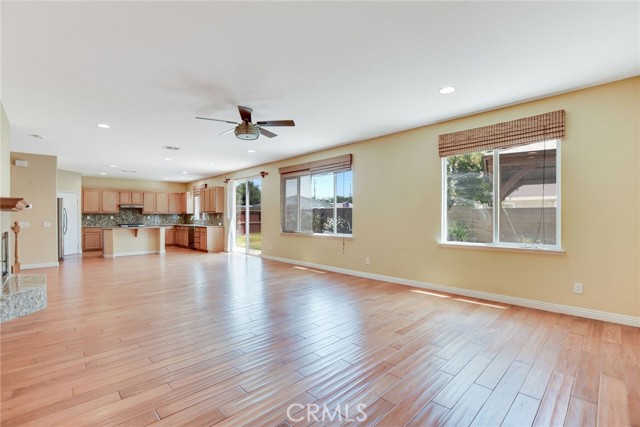 12139 Serra Avenue, Chino CA: https://media.crmls.org/medias/fbc22830-3121-4e6c-982d-e73a129138c3.jpg