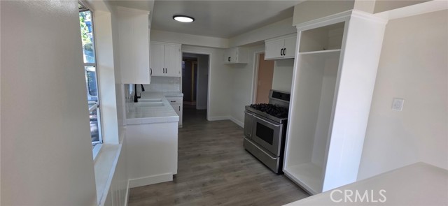 8849 Swinton Avenue, North Hills CA: https://media.crmls.org/medias/fbc2a725-0387-4731-89cc-0bd4aa5c13f8.jpg