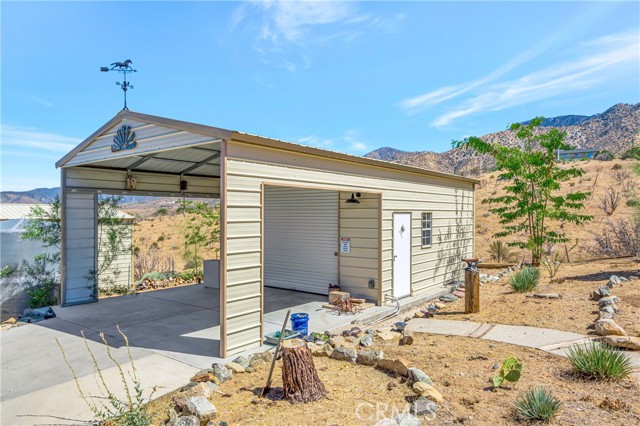 11720 Honeybee Lane, Juniper Hills CA: https://media.crmls.org/medias/fbc33623-2c9e-49da-aa22-9943ab3cfa68.jpg