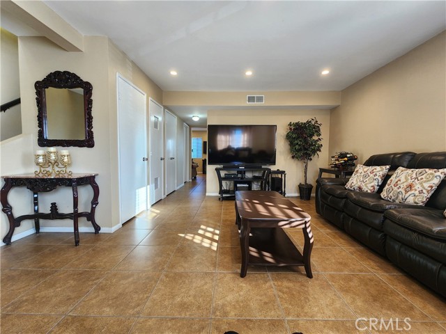 Detail Gallery Image 8 of 37 For 6230 Nye St, Commerce,  CA 90040 - 3 Beds | 2/1 Baths