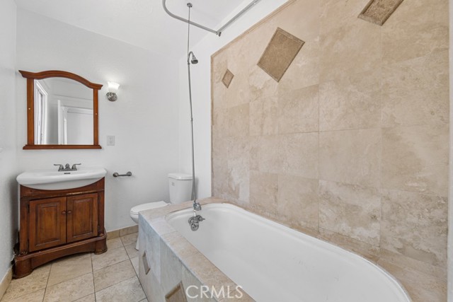 234 Lime Avenue, Long Beach CA: https://media.crmls.org/medias/fbc370d9-069c-4bb9-8d2a-a94f6d74f55d.jpg