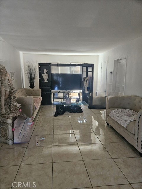 Detail Gallery Image 3 of 15 For 241 S Kern Ave, Los Angeles,  CA 90022 - – Beds | – Baths