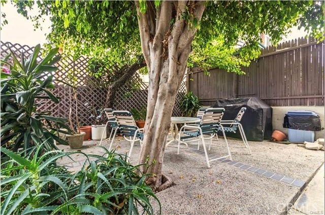 Detail Gallery Image 14 of 20 For 444 Obispo Ave #3,  Long Beach,  CA 90814 - 2 Beds | 2 Baths