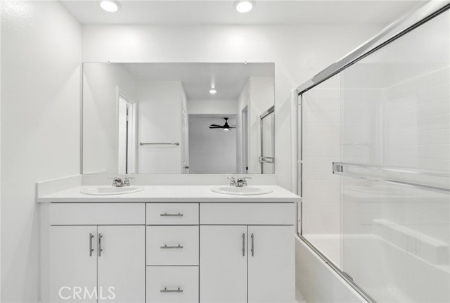 30248 Sunset Pier Drive, Menifee CA: https://media.crmls.org/medias/fbc563f8-9612-40b5-9b5a-e837a5834b92.jpg