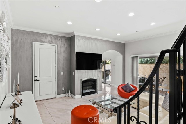 Detail Gallery Image 16 of 69 For 6920 Valmont #5,  Tujunga,  CA 91042 - 4 Beds | 3 Baths