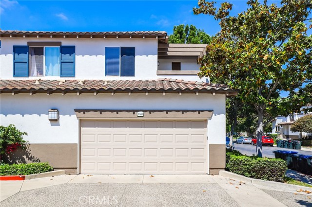 2348 Sunningdale Drive, Tustin CA: https://media.crmls.org/medias/fbc6621c-5b32-4747-8fd7-bcdd229311ee.jpg