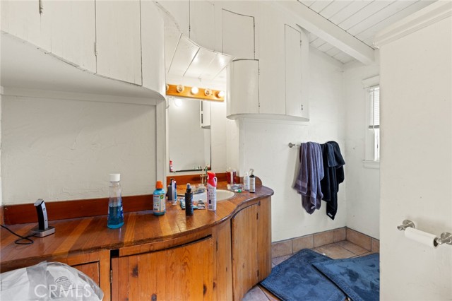 Detail Gallery Image 9 of 23 For 831 Rio Chico Way, Chico,  CA 95928 - 7 Beds | 2 Baths