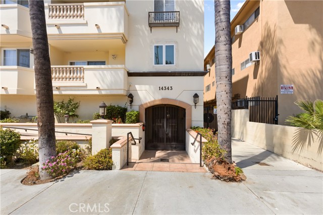 Detail Gallery Image 13 of 13 For 14343 Burbank Bld #301,  Sherman Oaks,  CA 91401 - 3 Beds | 2 Baths