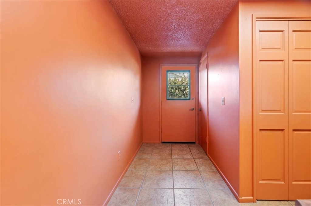 https://media.crmls.org/medias/fbcb9fd0-fb3d-4e08-8c7e-13b46e0579e7.jpg?preset=X-Large