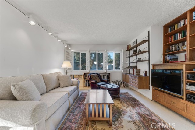 Detail Gallery Image 22 of 39 For 18200 Andrea Cir #6,  Northridge,  CA 91325 - 3 Beds | 2/1 Baths