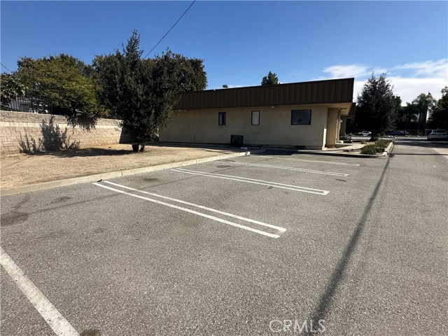 Image 18 of 24 For 2005 Garey Avenue