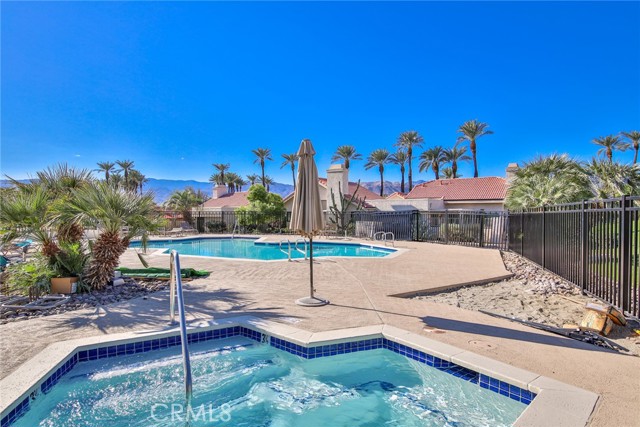 15 Marbella Lane, Palm Desert CA: https://media.crmls.org/medias/fbce3df1-ef1d-46d7-9478-edd076107415.jpg