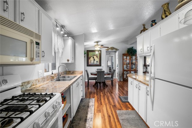 35109 Highway 79, Warner Springs CA: https://media.crmls.org/medias/fbce6ef7-16c7-4197-8de9-99e727fb8cf2.jpg