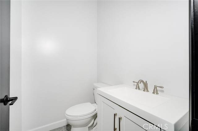 Detail Gallery Image 8 of 18 For 8806 Enfield Ave, Northridge,  CA 91325 - 2 Beds | 2/1 Baths