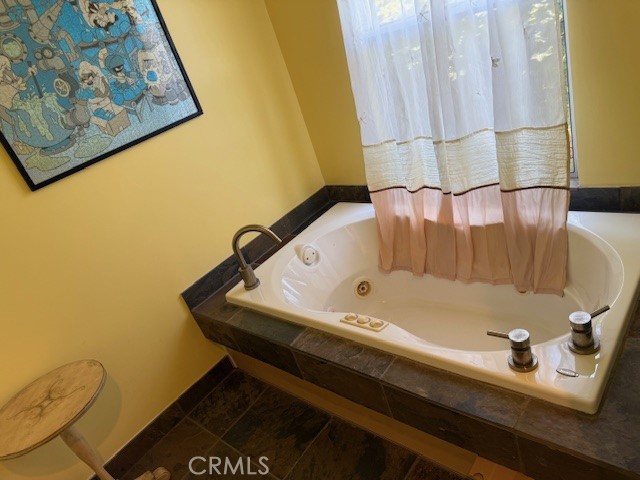 https://media.crmls.org/medias/fbd1204e-a264-4601-8a56-b24eb3d71609.jpg?preset=X-Large